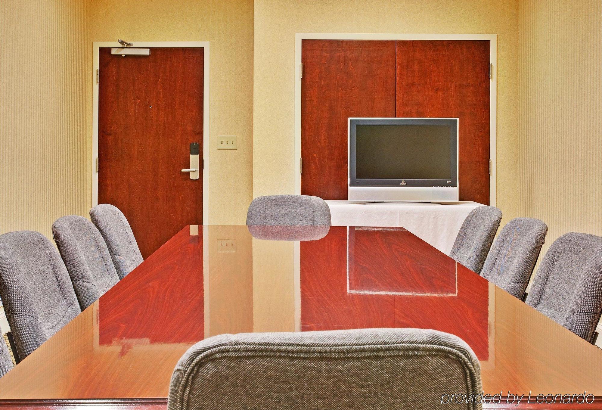 Holiday Inn Express & Suites Dyersburg, An Ihg Hotel Facilidades foto